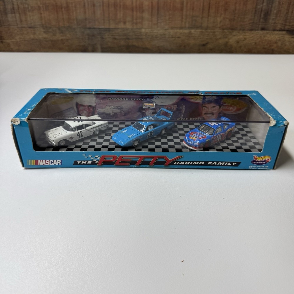 Vintage 1997 Hot Wheels The Petty Racing Family Three Generations Set 19021